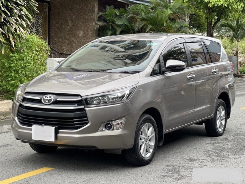 TOYOTA   INNOVA